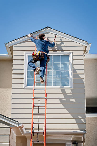 Siding Removal and Disposal in Mayflower Village, CA